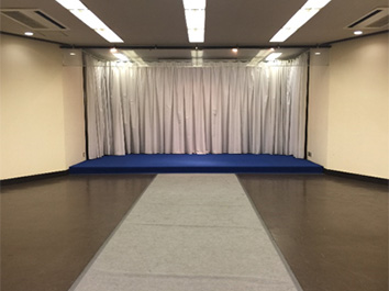 葬儀式場全景（椅子70席）