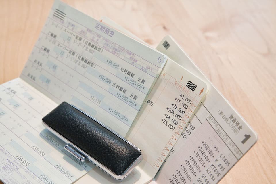 故人の貯金は葬儀費用に使える？利用方法と注意点、仮払い制度についても解説