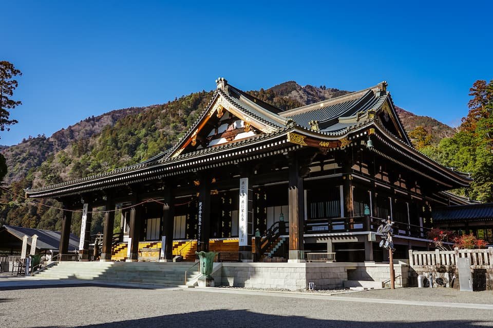 日蓮宗の葬儀の特徴とは？流れ、マナー・注意点、仏壇の飾り方まで徹底解説