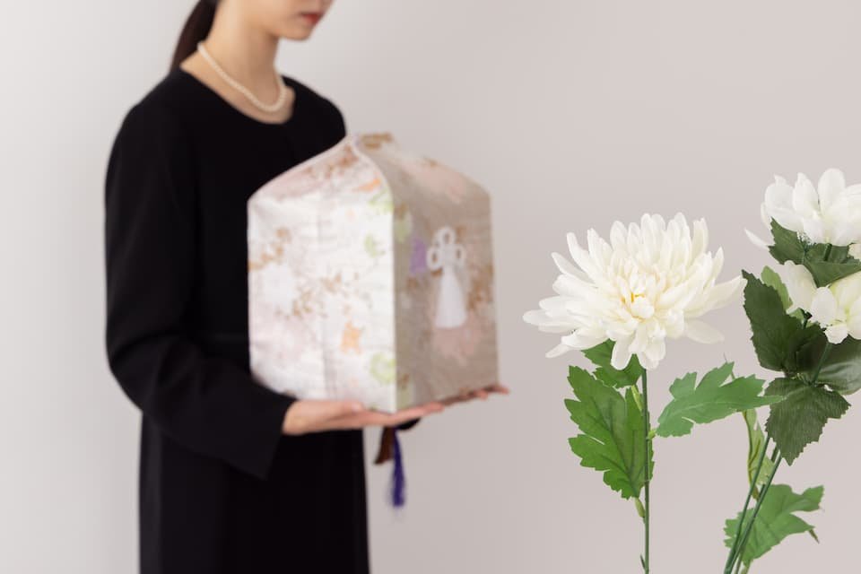 知っておきたい火葬のすべて【意義・流れ・手続き・マナーをわかりやすく解説】 知っておきたい火葬のすべて【意義・流れ・手続き・マナーをわかりやすく解説】