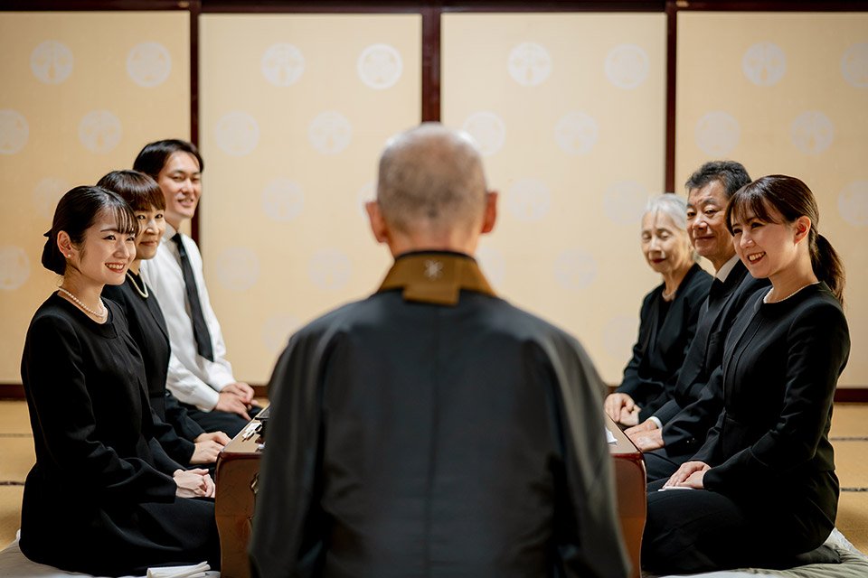 菩提寺とは？葬儀・法要を行うための基礎知識。菩提寺がない・わからない場合の対応も。