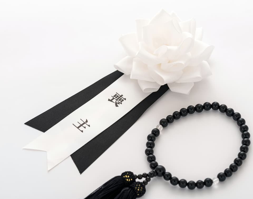 喪主（もしゅ）と施主（せしゅ）の違いは？それぞれの役割と決め方、葬儀準備のポイントを解説