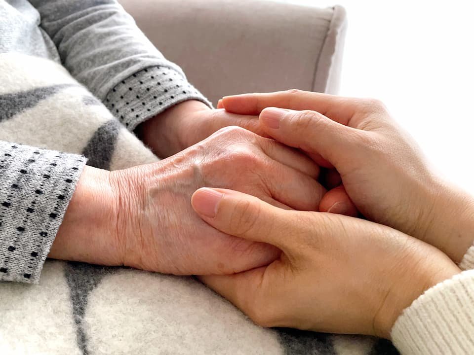 介護施設で亡くなった場合の流れ｜死亡後に家族がやることをわかりやすく解説