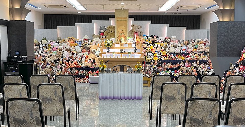 人形供養とは？ぬいぐるみは供養できる？費用・持ち込み方法などをわかりやすく解説