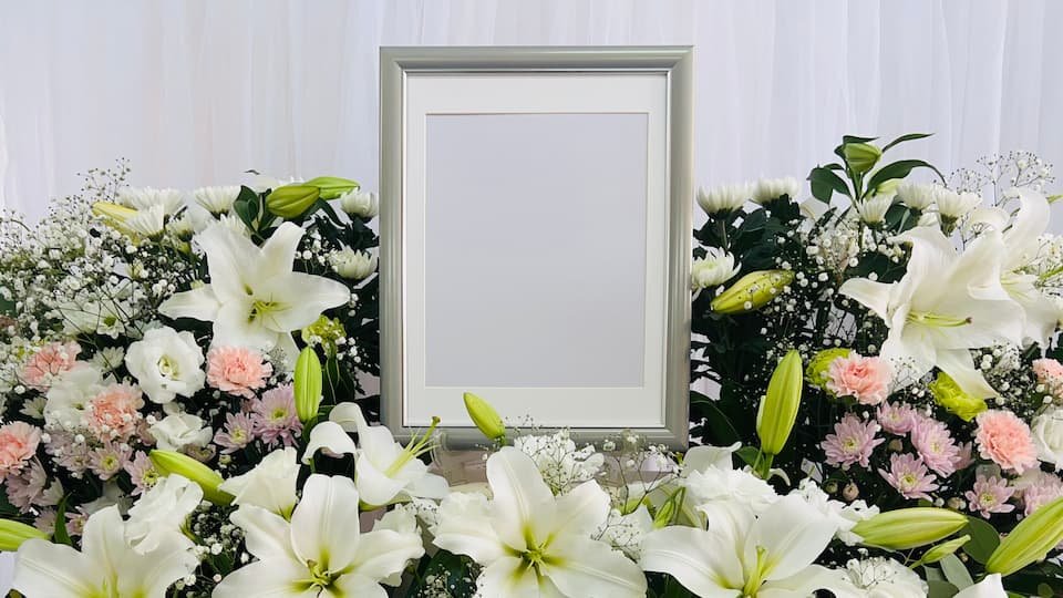 遺影のサイズを解説｜四つ切り・A4・L判の違いと用途別の選び方
